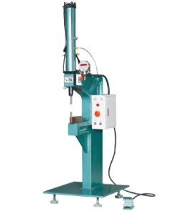 如何選擇無鉚釘鉚接機廠家及品牌?