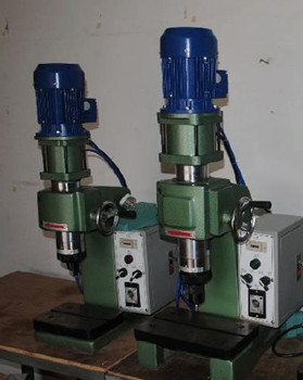 南京廠家怎么選擇合適的氣壓鉚接機？