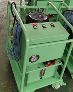 鉚接機(jī)鉚接后鉚釘開(kāi)裂的原因有哪些?