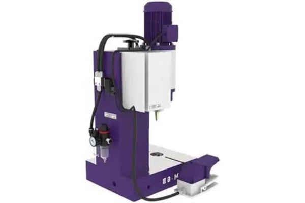 鉚頭不轉？可能使用的是徑向鉚接機！ 圖1