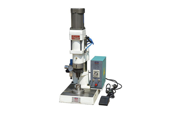 江蘇小型氣動鉚接機